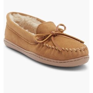 Minnetonka Tan Moccasins with Bow